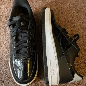 nike air force 1 low. great condition.8 in women